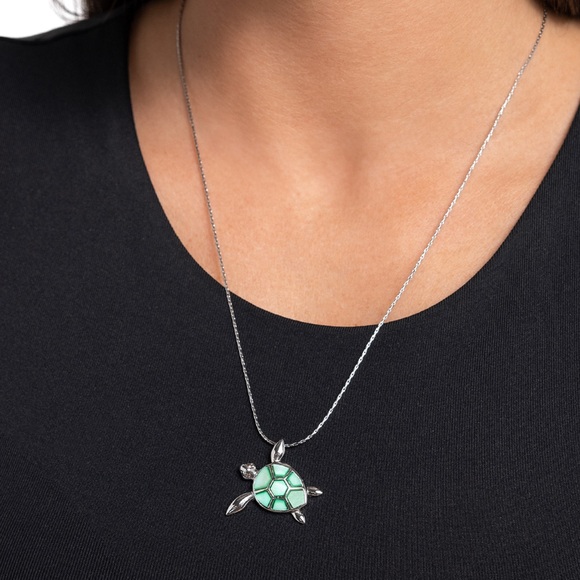 Green Turtle Necklace - Picture 2 of 2